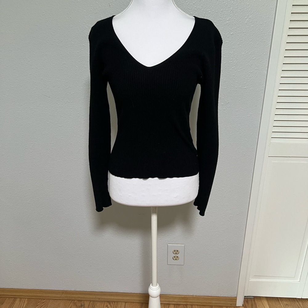 St. John Collection Black V-Neck Ribbed Sweater